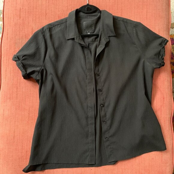 crinkle fabric short sleeve button up blouse - Picture 7 of 11